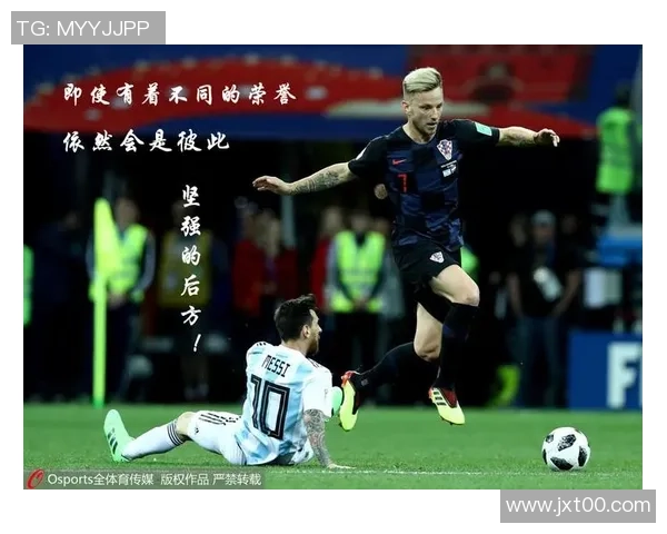 某足球球星与队员之间的爱恋故事揭秘 揭开他们不为人知的情感世界